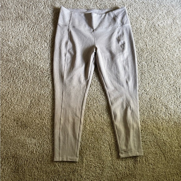 Athleta like new🤩Herringbone Patterned Leggings in Gray - Picture 2 of 7